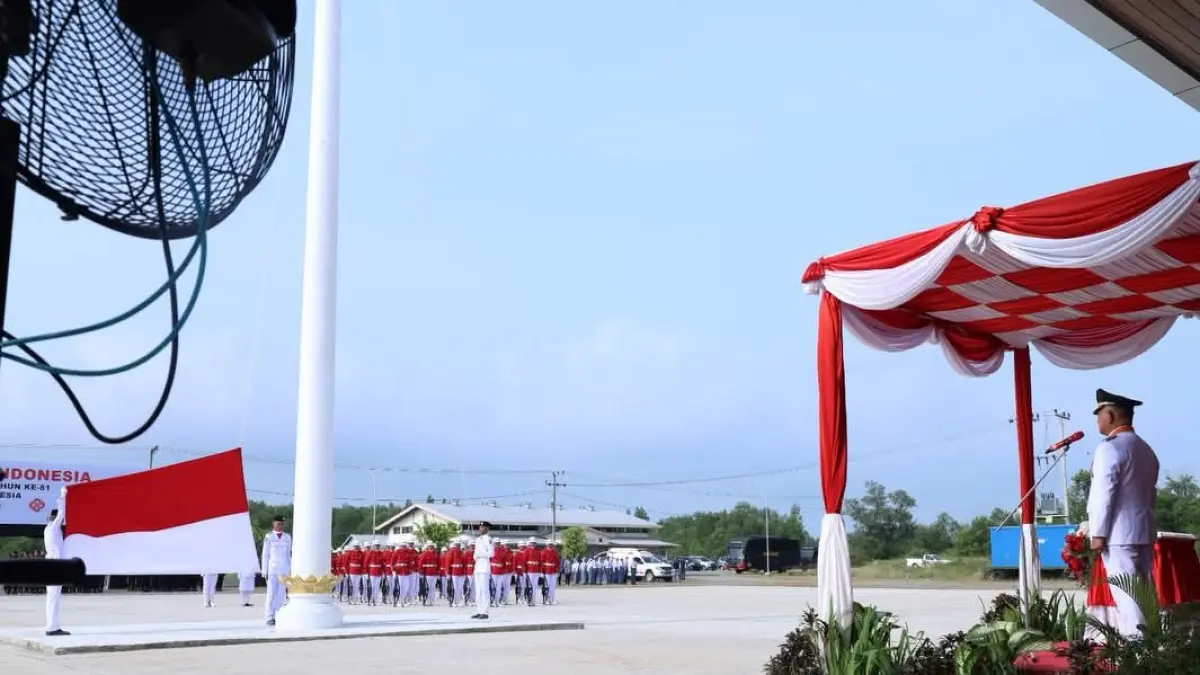 UPACARA : Wali Kota Tarakan dr. H. Khairul, M.Kes., saat menjadi inspektur upacara HUT ke-81 Kemerdekaan RI di halaman TACC, Senin (17/8). ISTIMEWA