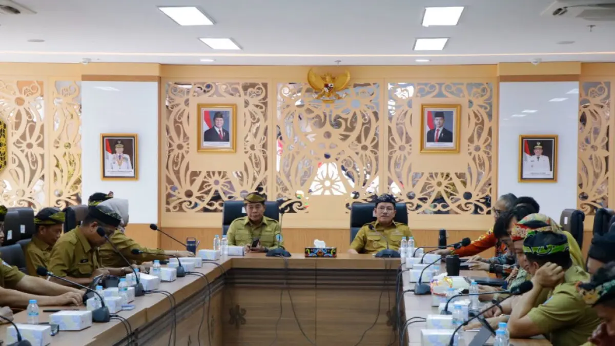 EVALUASI: Gubernur Kaltara H. Zainal A. Paliwang memimpin rakor evaluasi tata kelola pemerintahan.(FOTO; DKISP)