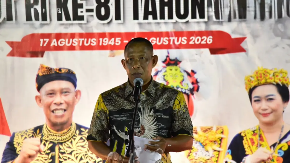 RAMAH TAMAH : Bupati Bulungan Syarwani menyampaikan arahan dalam momentum malam ramah tamah HUT RI ke-81.
(Taslee/Radar Tarakan)