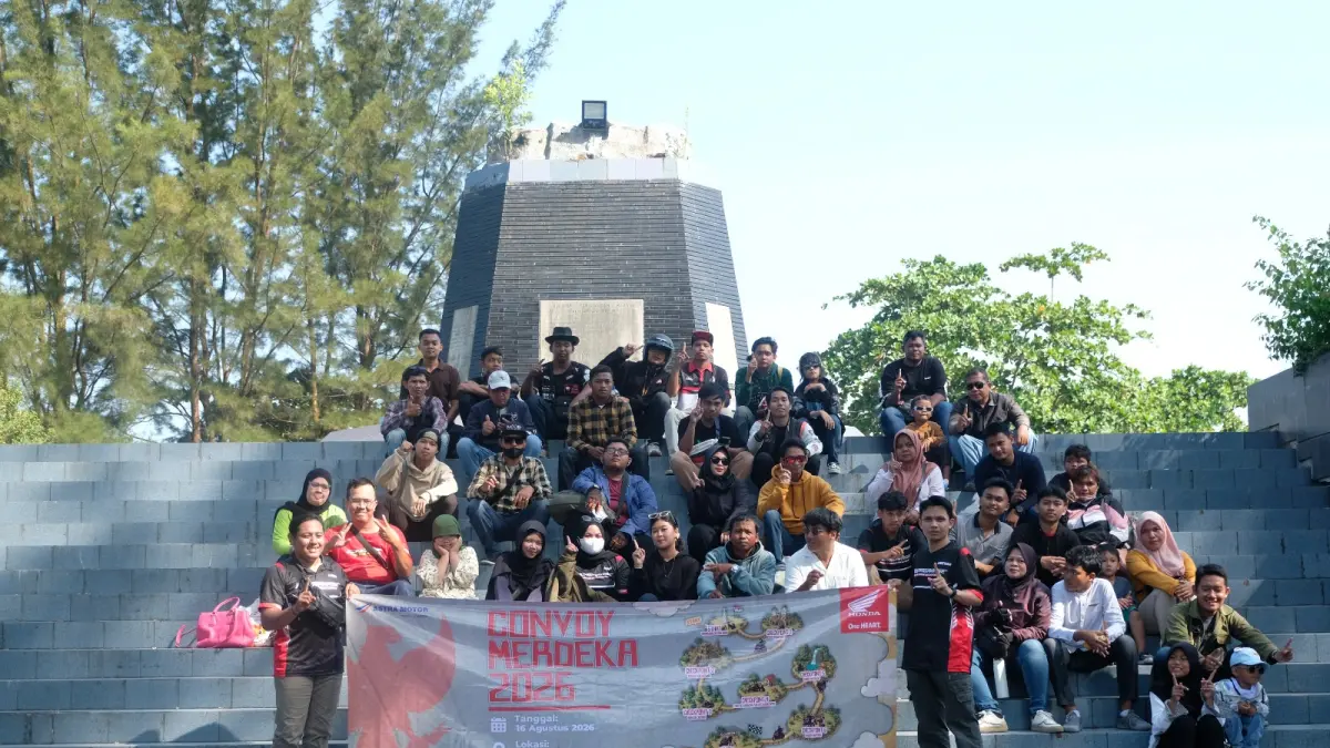 CONVOY MERDEKA 2026: Peserta Astra Motor berfoto bersama usai mengikuti kegiatan Convoy Merdeka 2026 di Taman Makam Pahlawan Dahana, Minggu (16/8/2026).