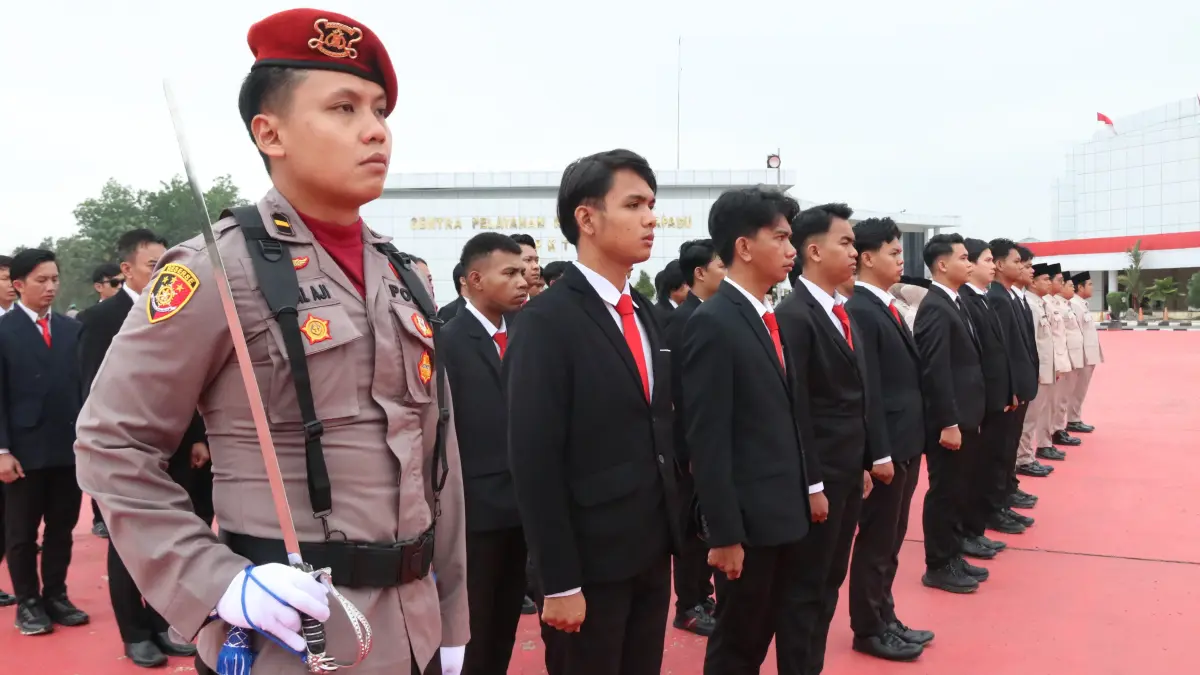 HARI JUANG POLRI : Personel Polda Kaltara mengikuti Peringatan Hari Juang Polri 2026 di Lapangan Apel Mako Polda Kaltara, Jumat (21/8).