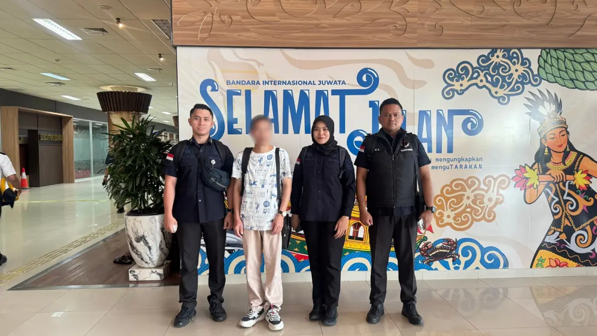 DIDEPORTASI: Kantor Imigrasi Kelas II TPI Tarakan mendeportasi seorang WNA berkewarganegaraan RRT setelah yang bersangkutan menyelesaikan masa pidana dari Lapas Tarakan. KANTOR IMIGRASI KELAS II TPI TARAKAN&nbsp;
