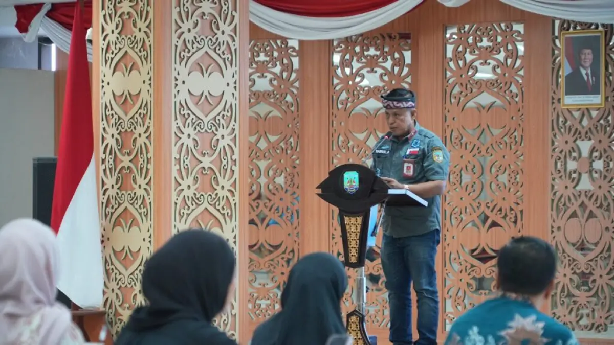ARAHAN : Kepala DLH Kaltara menyampaikan arahan dalam kegiatan peningkatan kapasitas dunia usaha.