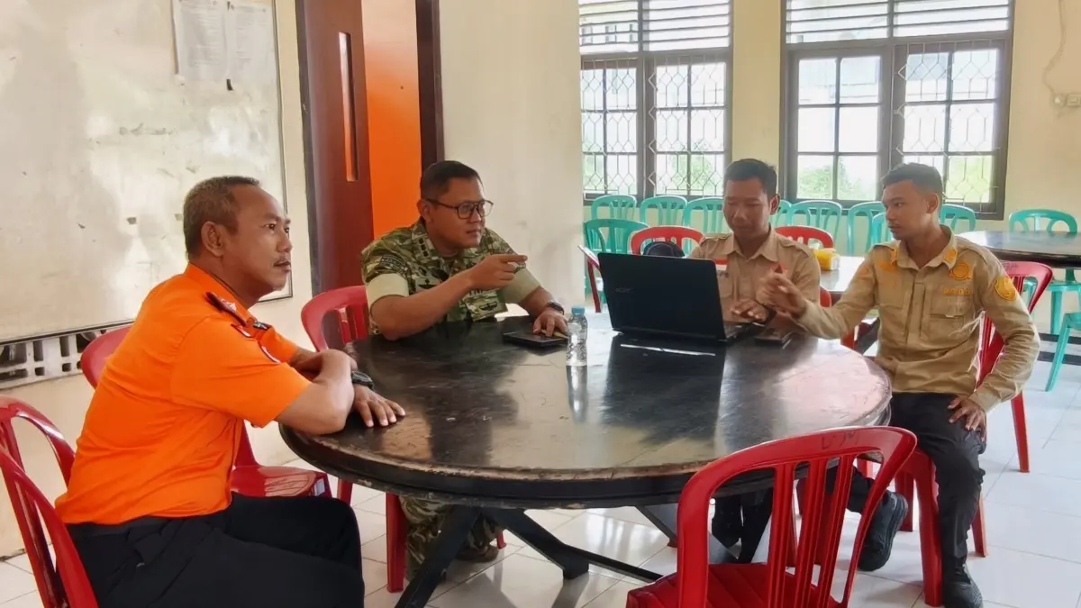 PEMANTAUAN KARHUTLA : Dandim 0903/Bulungan Kolonel Inf Dhuwi Hendradjaja mengunjungi Pusdalop BPBD Bulungan, Rabu (26/8).
