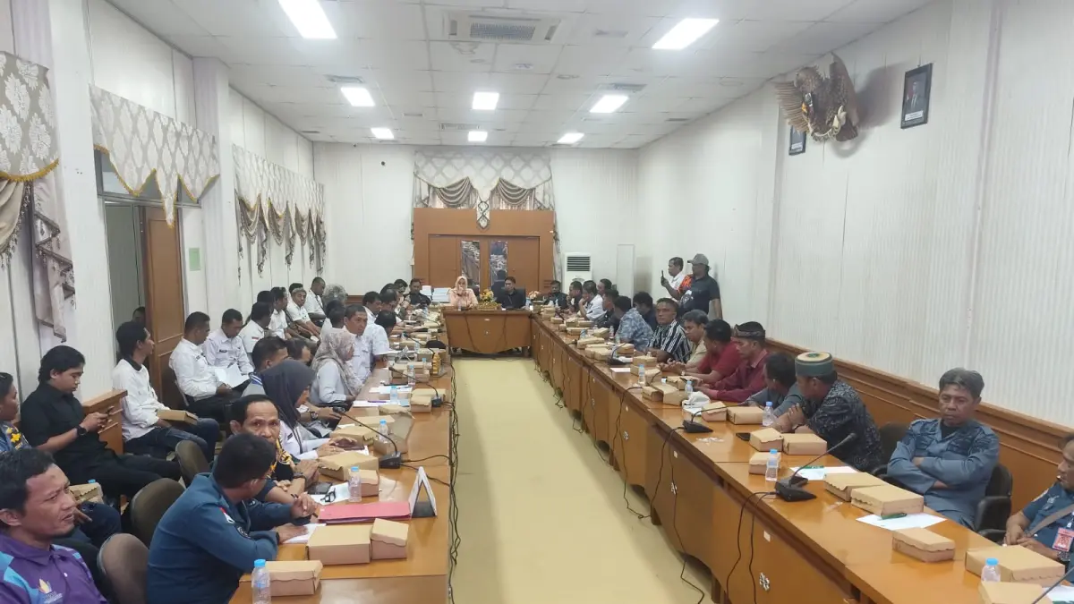 SOLUSI : Komisi II DPRD Nunukan menggelar RDP&nbsp;bersama Himpunan Nelayan Sebatik (HNS), Pemkab Nunukan, Pemprov Kaltara dan instansi terkait, Rabu (26/8).&nbsp;