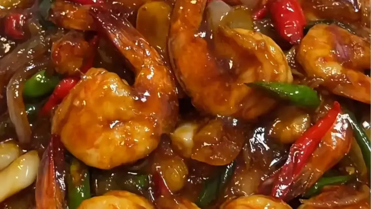 Potret udang saus mentega dengan bawang, cabai, kecap, saus tiram, dan mentega. (Sumber: instagram.com/@mirandayokana)