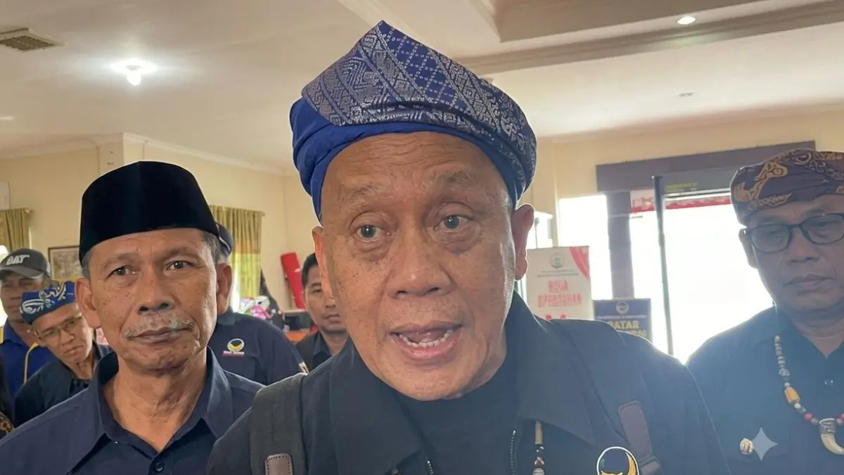 TIBA : Wakil Ketua Umum Dewan Pimpinan Pusat (DPP) Partai NasDem Saan Mustopa saat tiba di VIP Bandara Internasional Juwata Tarakan. AGUS DIAN ZAKARIA/RADAR TARAKAN