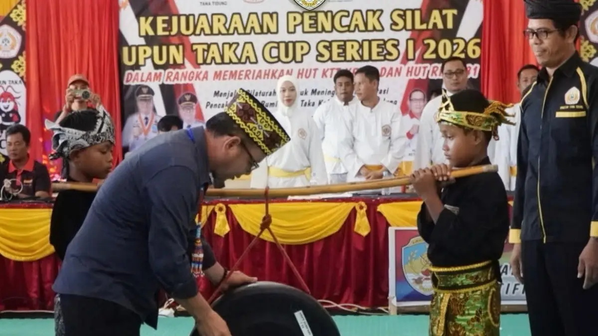 DIMULAI: Wabup Sabri membuka secara resmi Kejuaraan Silat Upun Taka Series 1, Sabtu (29/8). FOTO: DKISP