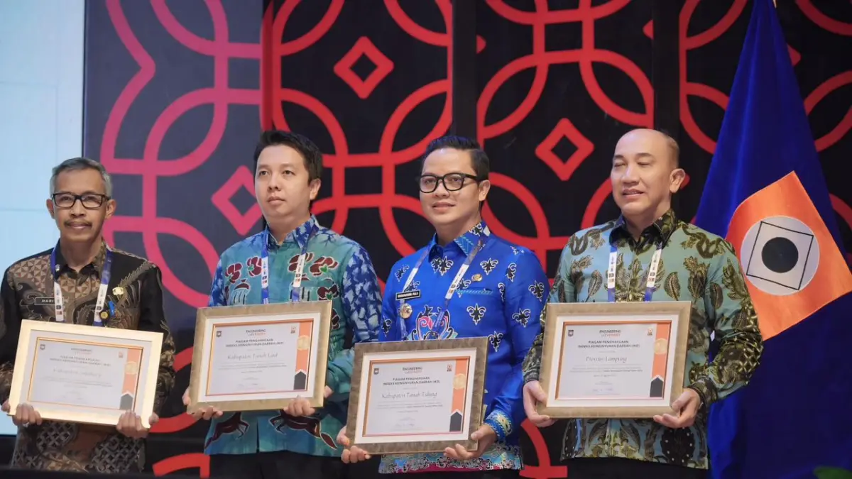 APRESIASI: Bupati Ibrahim Ali menerima Penghargaan Indeks Keinsinyuran Daerah (IKD) Tahun 2026 di Gedung B. J. Habibie BRIN, Jakarta Sabtu malam (29/8).FOTO: ISTIMEWA