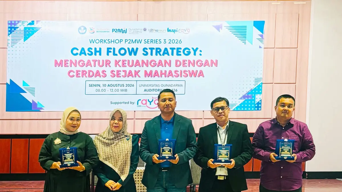 Sejumlah narasumber berfoto bersama usai kegiatan Inspiraya Goes to Campus di Universitas Gunadarma, Depok, Senin (10/8/2026).