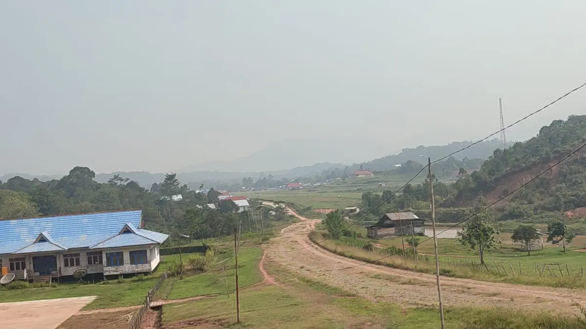 TERGANGGU : Kondisi Kecamatan Krayan Selatan diselimuti kabut asap yang terjadi sejak Minggu (30/8).&nbsp;
