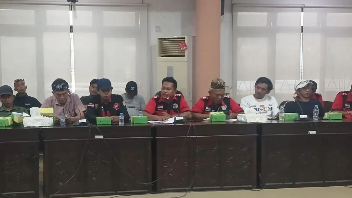 BELUM DILAKSANAKAN : Ketua BPD SePOI Kaltara Misyadi menyampaikan aspirasi pengemudi terkait penerapan tarif transportasi online. AGUS DIAN ZAKARIA/RADAR TARAKAN