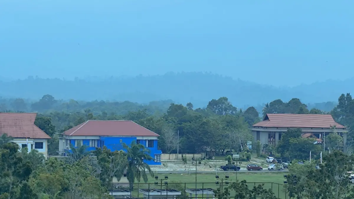 TERDAMPAK : Kondisi wilayah Nunukan yang terdampak kabut asap akibat karhutla di luar wilayah Nunukan. ASRULLAH/RADAR TARAKAN