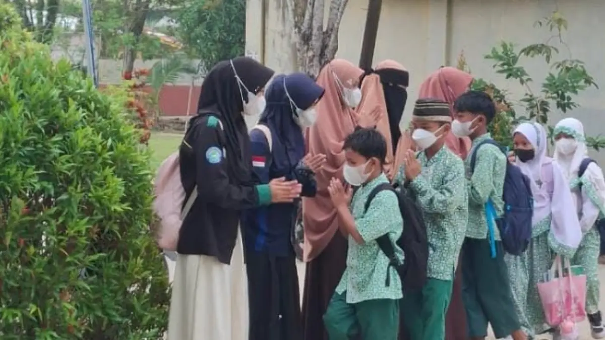 WAJIB MASKER: Aktivitas siswa di salah satu madrasah di Kota Tarakan beberapa waktu lalu. AGUS DIAN ZAKARIA/RADAR TARAKAN