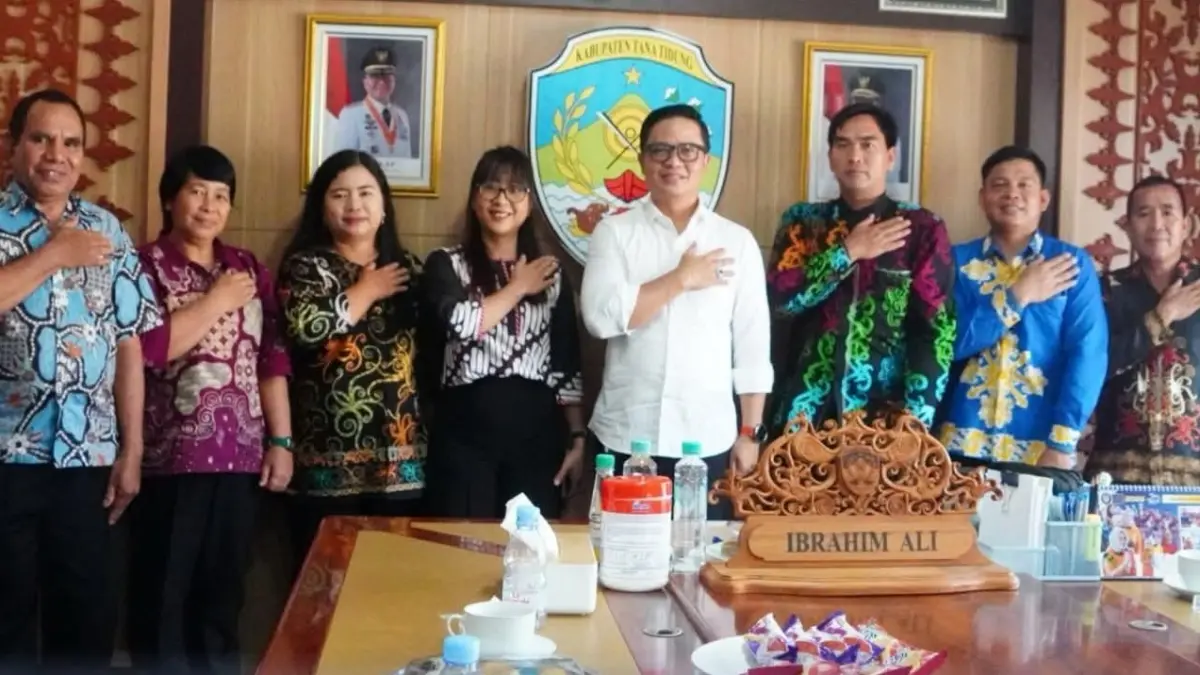 AUDIENSI: Bupati Ibrahim Ali menerima kunjungan silaturahmi Sinode GKPI, Rabu (2/9).