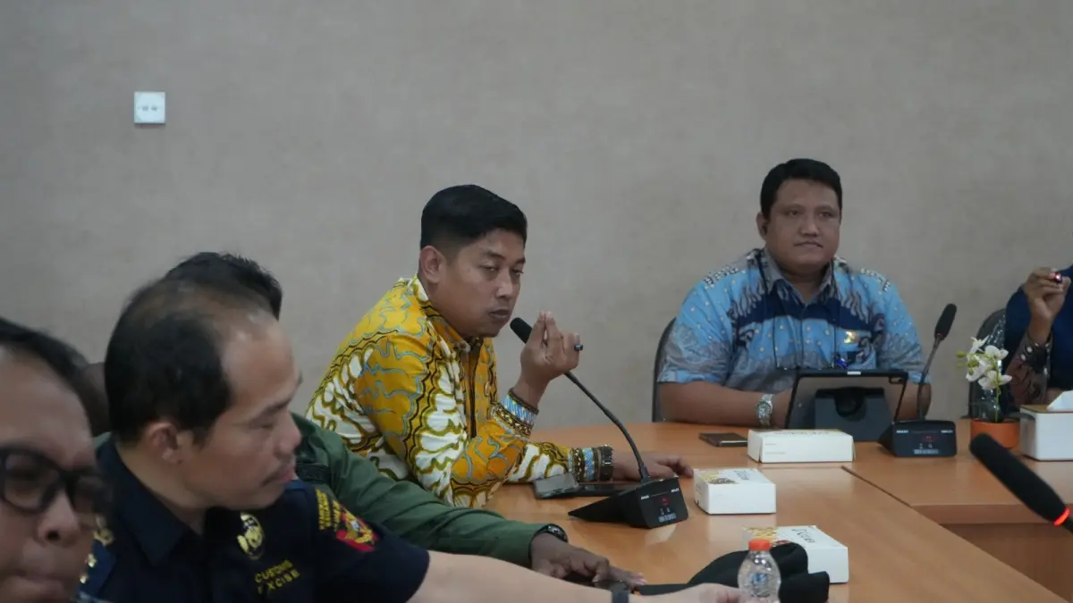 PERTEMUAN : Persiapan fasilitas Bandara Juwata Tarakan menuju operasional penerbangan internasional. AGUS DIAN ZAKARIA/RADAR TARAKAN