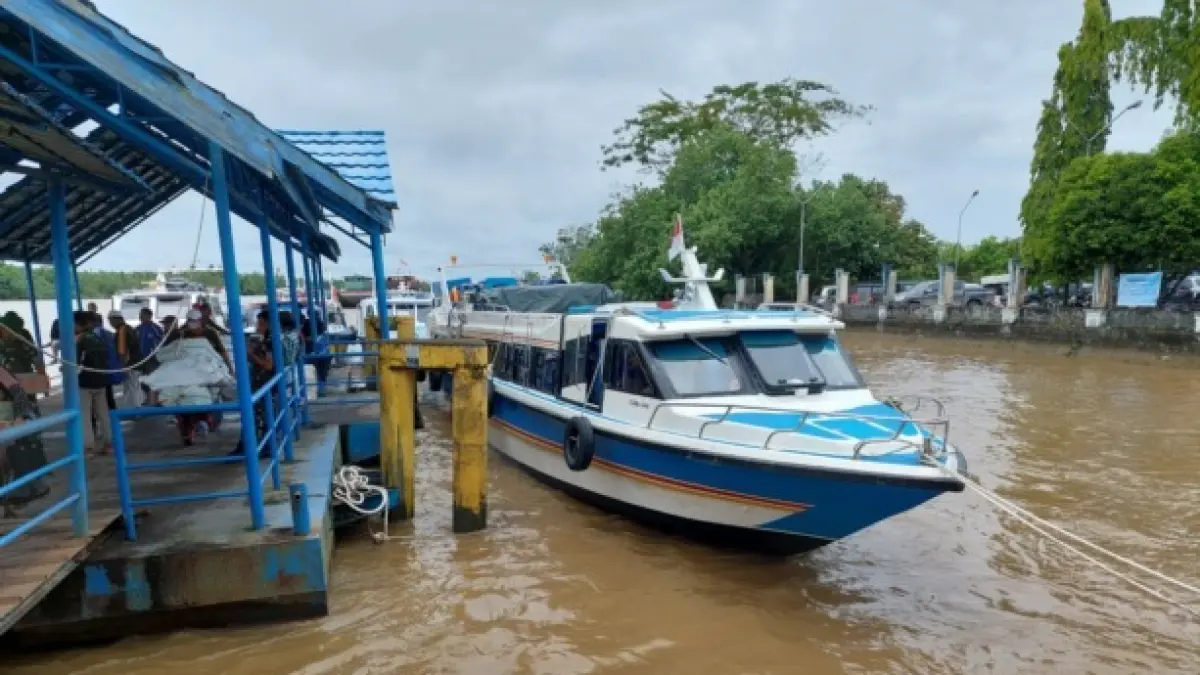TRANSPORTASI : Speedboat berlabuh di Pelabuhan di Pelabuhan Kayan II, Tanjung Selor.

