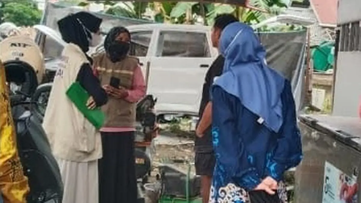 JEMPUT BOLA : Petugas Kemenag Bulungan melakukan jemput bola untuk percepatan sertifikasi halal bagi pelaku usaha jasa penggilingan daging. 