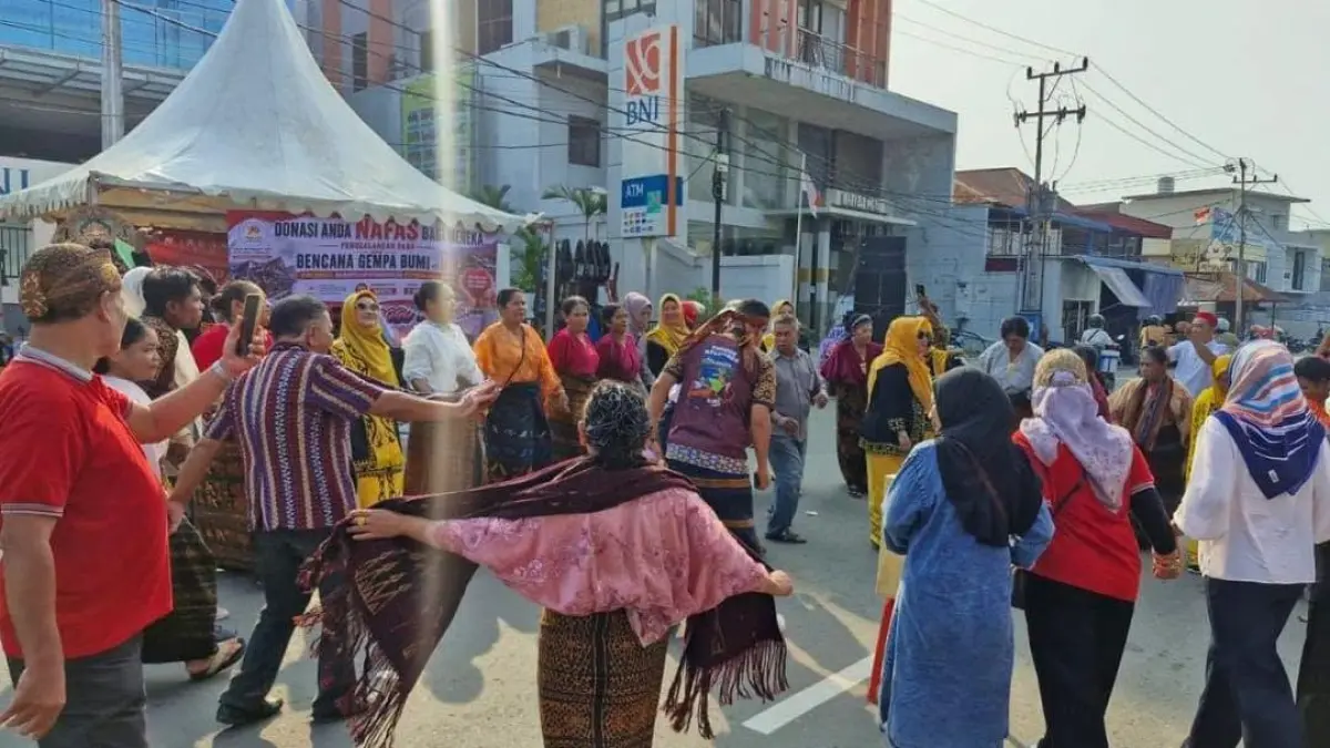 KEPEDULIAN : Penggalangan dana yang digelar Formaline Nunukan bersama Pemkab Nunukan menghadirkan pertunjukan kesenian dari sejumlah etnis. Seperti, tarian dari suku Tidung, serta pertunjukan Reog dari Etnis Jawa. PEMKAB NUNUKAN