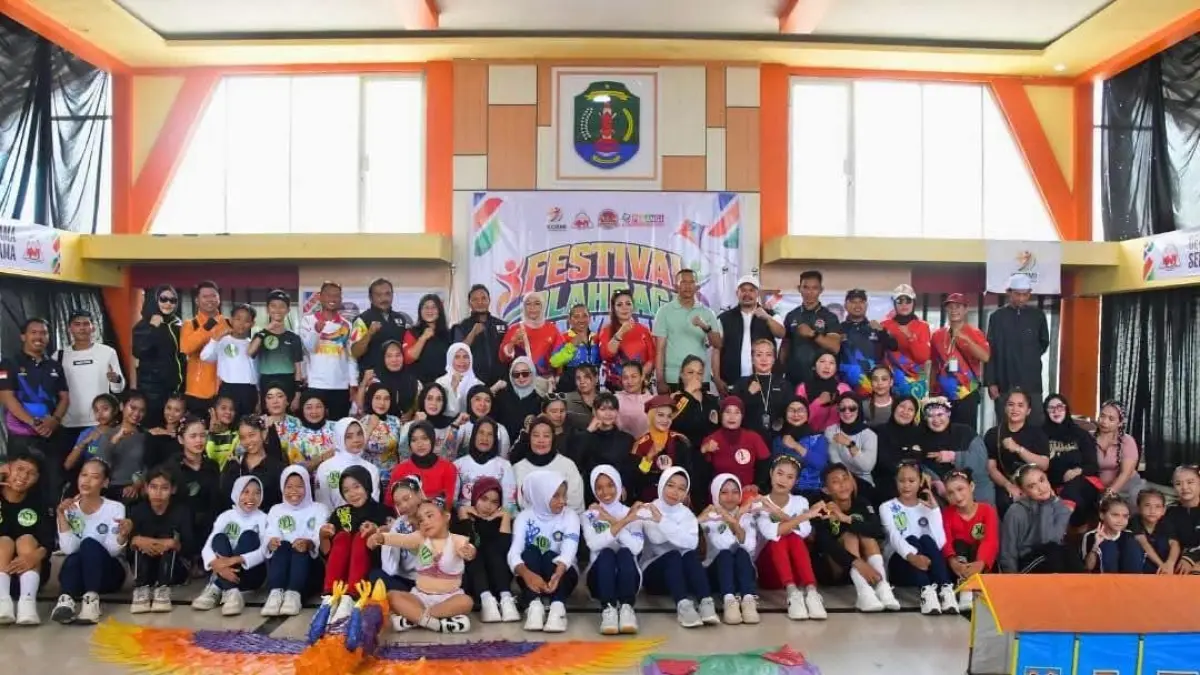 SEMANGAT : Kebersamaan peserta lomba festival layang-layang, fitness, aerobic dance competition dalam berolahraga sekaligus mengembangkan kreativitas, prestasi. PEMKAB NUNUKAN