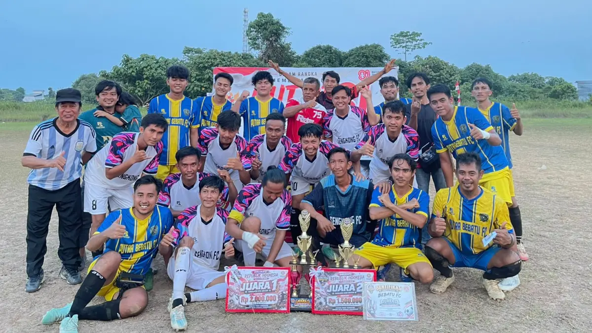 JUARA BERTAHAN: Sengkong FC kembali menjadi juara pada kejuaraan Sepak Bola Mini di Bebatu, Selasa (8/9). FOTO: IST