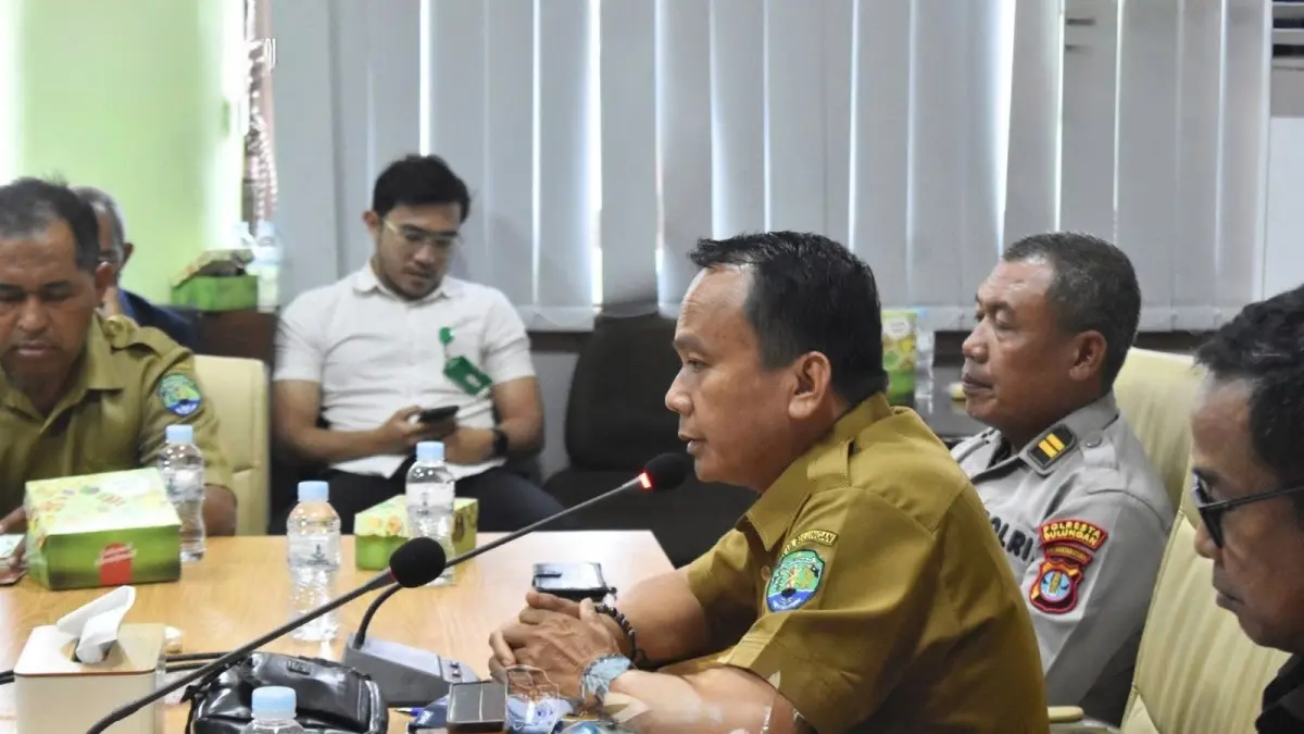 RAKOR : Wabup Bulungan, Kilat memimpin rapat koordinasi bersama perusahaan membahas penanganan Karhutla.
(Taslee/Radar Tarakan