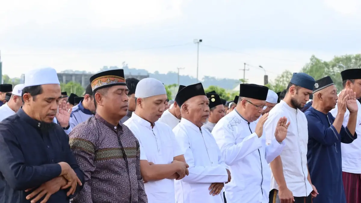 KHUSYUK : Pelaksanaan Salat Istisqa di Tarakan sebagai ikhtiar memohon turunnya hujan. AGUS DIAN ZAKARIA/RADAR TARAKAN