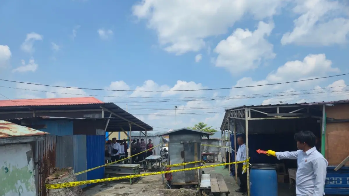 OLAH TKP : Personel Polresta Bulungan melakukan olah TKP penemuan mayat, Senin (14/9).