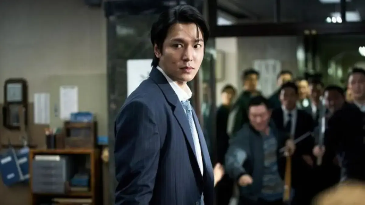 Lee Min Ho dalam sebuah adegan di film The Assassin(s)./Hive Media Corp