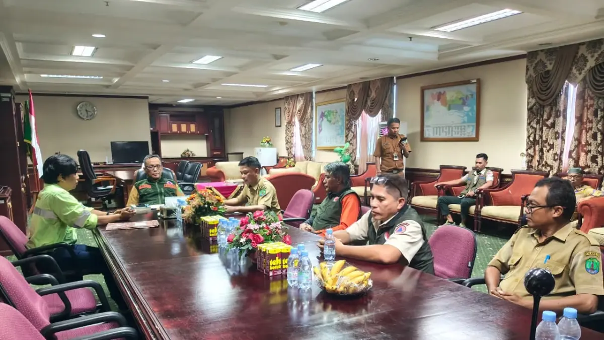 PENCEGAHAN : Plt. Sekda Nunukan H. Raden Iwan Kurniawan saat memimpin pertemuan bersama BPBD Nunukan guna meningkatkan pencegahan karhutla.