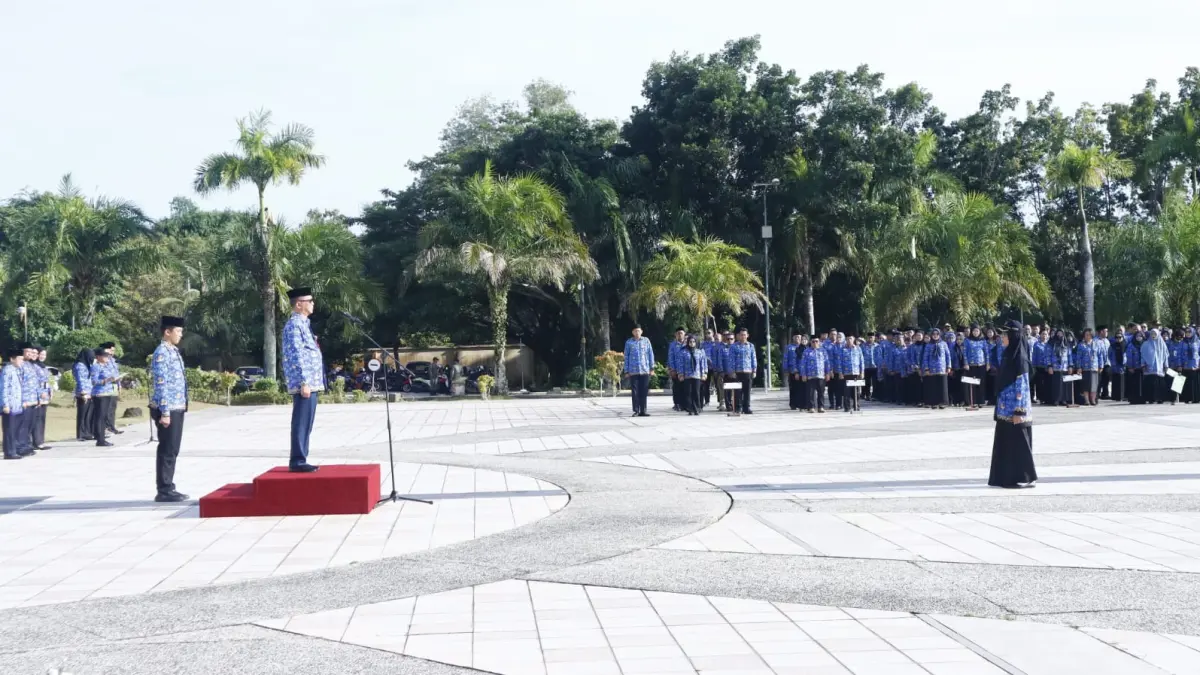 ABDI NEGARA : Plt Sekda Nunukan, Raden Iwan Kurniawan, saat memimpin Apel KORPRI Gabungan Organisasi Perangkat Daerah (OPD) di lingkungan Pemkab Nunukan.