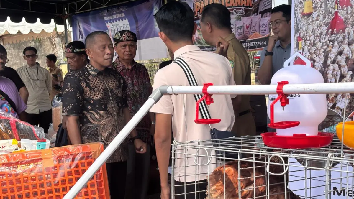 BULAN BAKTI ; Bupati Bulungan Syarwani membuka kegiatan bulan bakti peternakan Bulungan.  
(Taslee/Radar Tarakan)