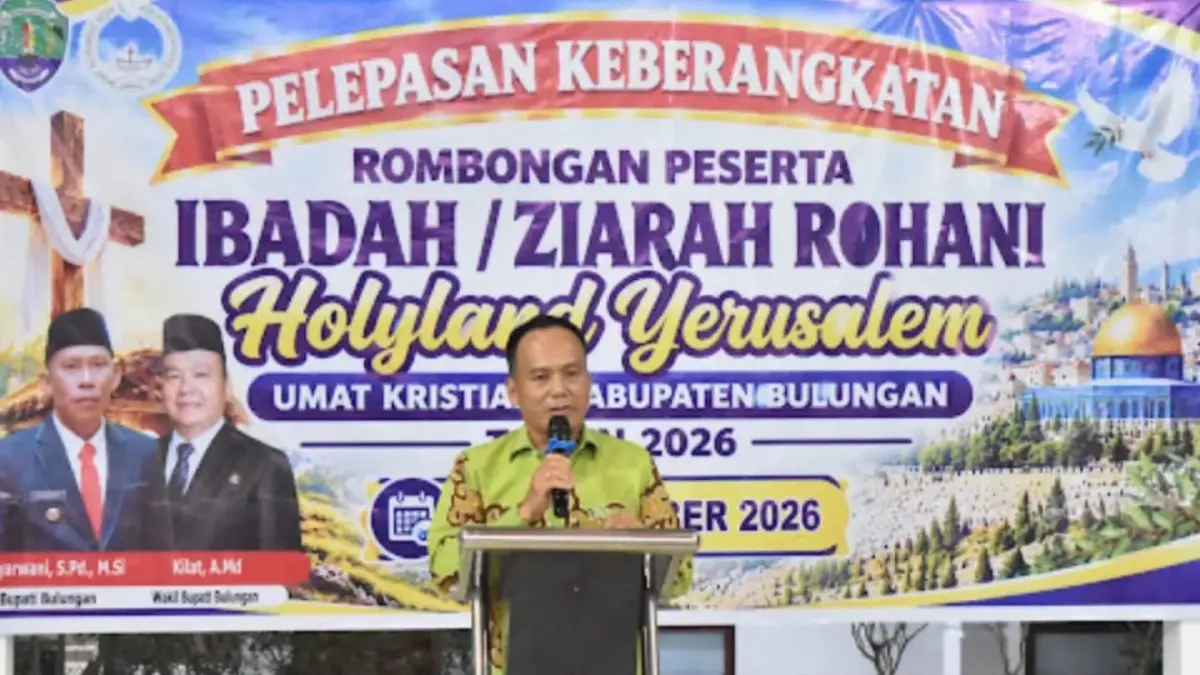 PELEPASAN : Wakil Bupati Bulungan, Kilat menyampaikan arahan dalam pelepasan peserta tour Holyland.
(Taslee/Radar Tarakan)
