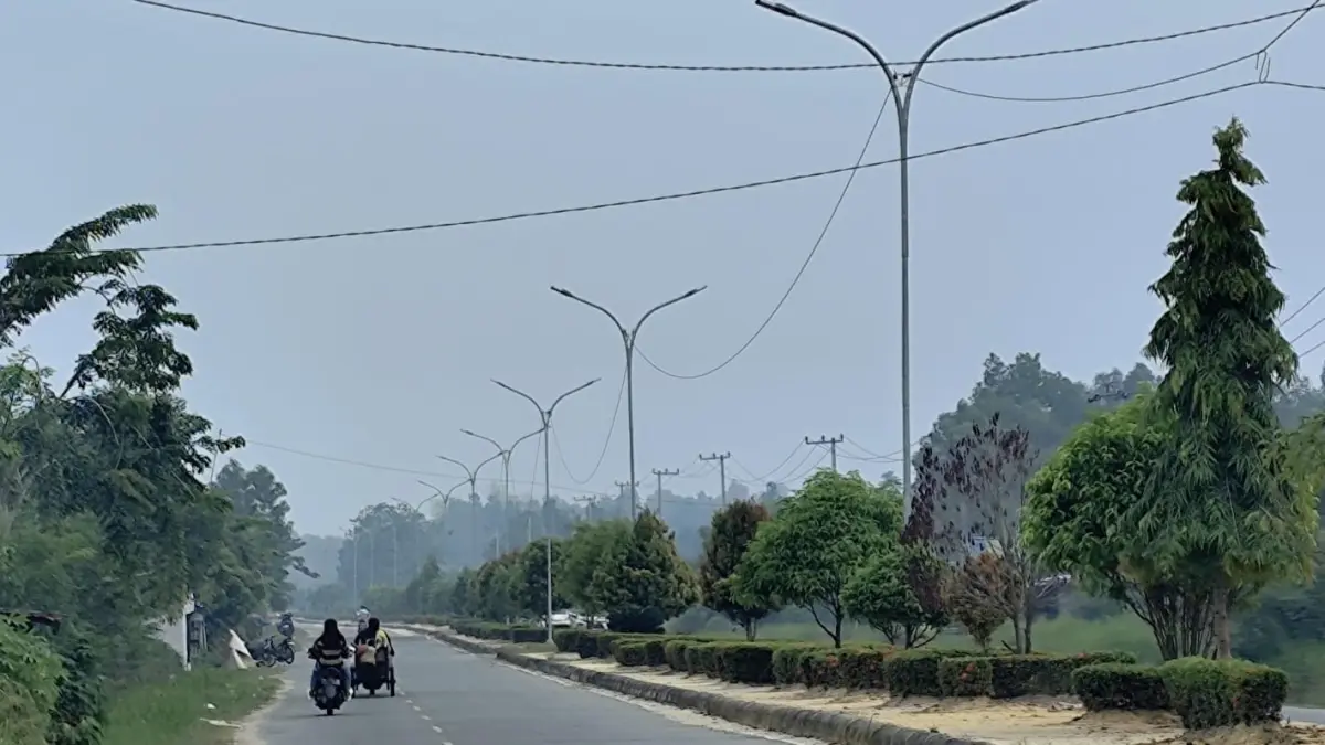 TERDAMPAK : Kondisi wilayah Nunukan yang terdampak kabut asap akibat karhutla di luar wilayah Nunukan terjadi sejak pagi, Kamis (17/9).