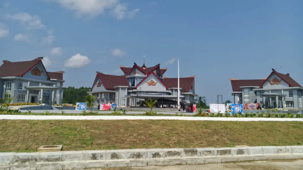PEMBANGUNAN: Selain kantor bupati dan DPRD, di kawasan puspem juga dibangun fasilitas pendidikan di antara Sekolah Rakyat dan IAIN. (FOTO: SOPIAN/RADAR TARAKAN)