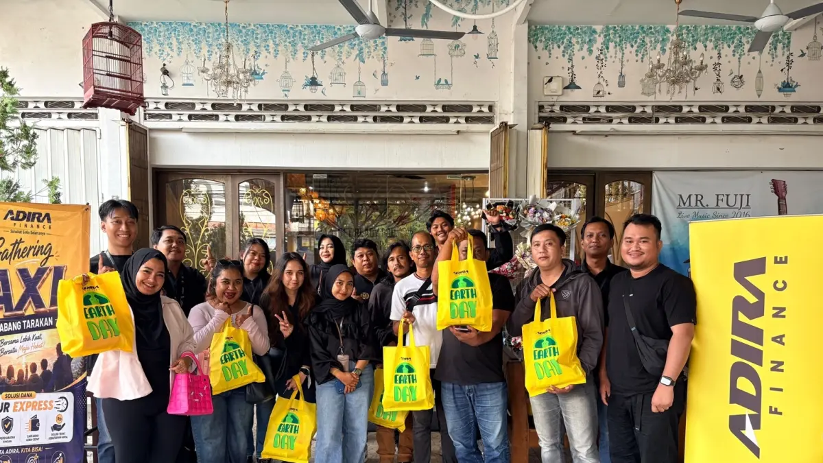 Foto bersama peserta Gathering AXI Adira Finance Cabang Tarakan usai kegiatan, Sabtu (19/9/2026)