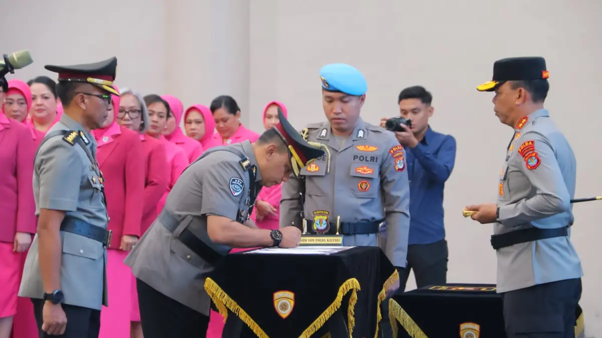 SERTIJAB : Kapolda Kaltara Irjen Pol Agus Wijayanto memimpin sertijab dua PJU Polda Kaltara, Jumat (18/9).