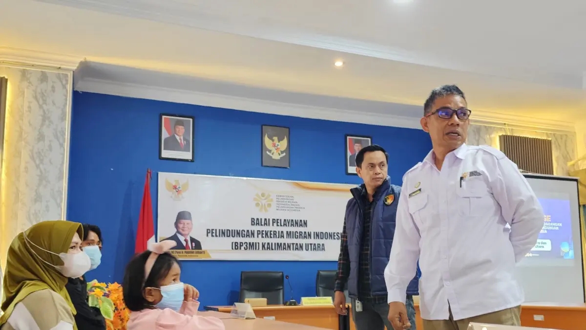 PENGGAGALAN : Kepala BP3MI Kalimantan Utara, Kombes Pol. Andi M. Ichsan bersama Ps Panit I Ditreskrimum Polda Kaltara, Ipda Mahmuddin saat pres release, Senin (21/9). ASRULLAH/RADAR TARAKAN
