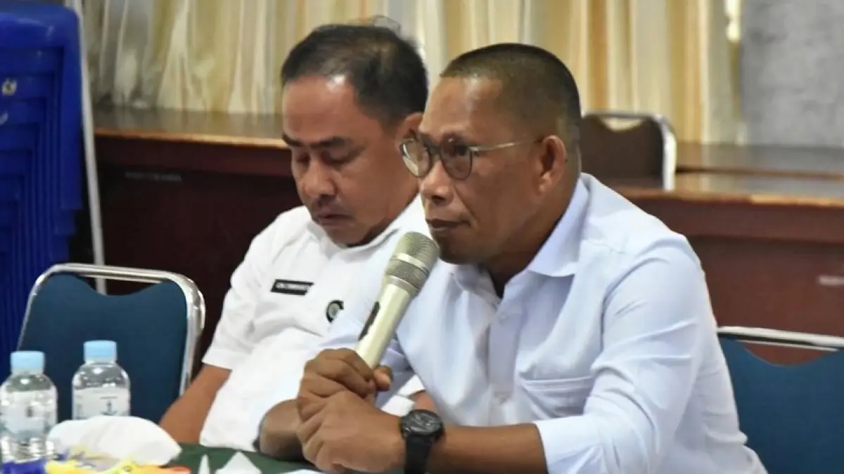 CARI SOLUSI : Bupati Bulungan, Syarwani memimpin rapat pembahasan strategi pemenuhan tenaga pendidik di Aula Disdikbud Bulungan, Rabu (23/9)