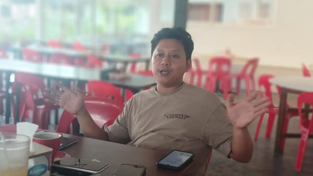 BERI KETERANGAN: Kuasa hukum LHS, Marihot GT Sihombing saat ditemui media. AGUS DIAN ZAKARIA/RADAR TARAKAN