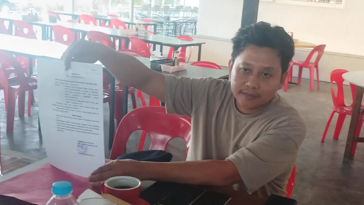 BERI KETERANGAN: Kuasa hukum LHS, Marihot GT Sihombing saat diwawancarai media. AGUS DIAN ZAKARIA/RADAR TARAKAN