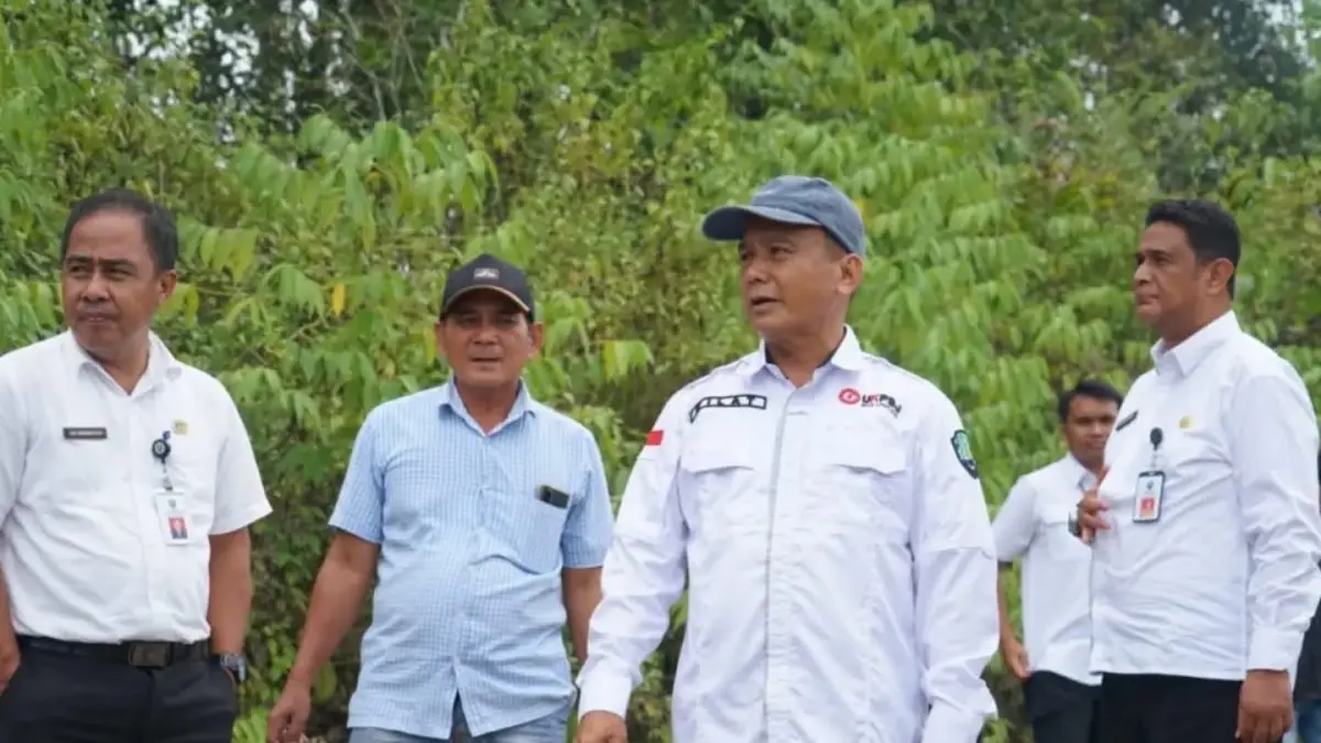 CEK LAPANGAN: Wabup Bulungan Kilat mengecek langsung pembangunan JUT di sejumlah wilayah di Bulungan.
(Taslee/Radar Tarakan)