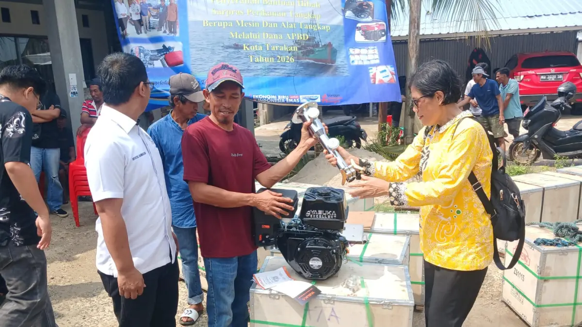 MENERIMA : Penampakan bantuan mesin yang diserahkan ke nelayan. AGUS DIAN ZAKARIA/RADAR TARAKAN