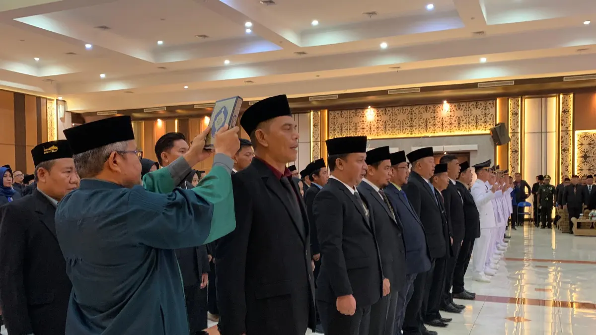 PELANTIKAN: Sebanyak 285 ASN Malinau mengambil sumpah jabatan saat tengah dilantik. FOTO: DIPA/RADAR TARAKAN