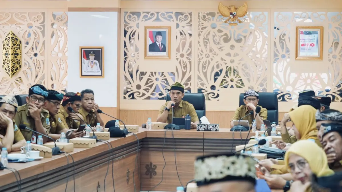 PEMBANGUNAN: Rapat seluruh kepala OPD yang dipimpin Sekprov Kaltara, Denny Harianto. FOTO: DKISP KALTARA