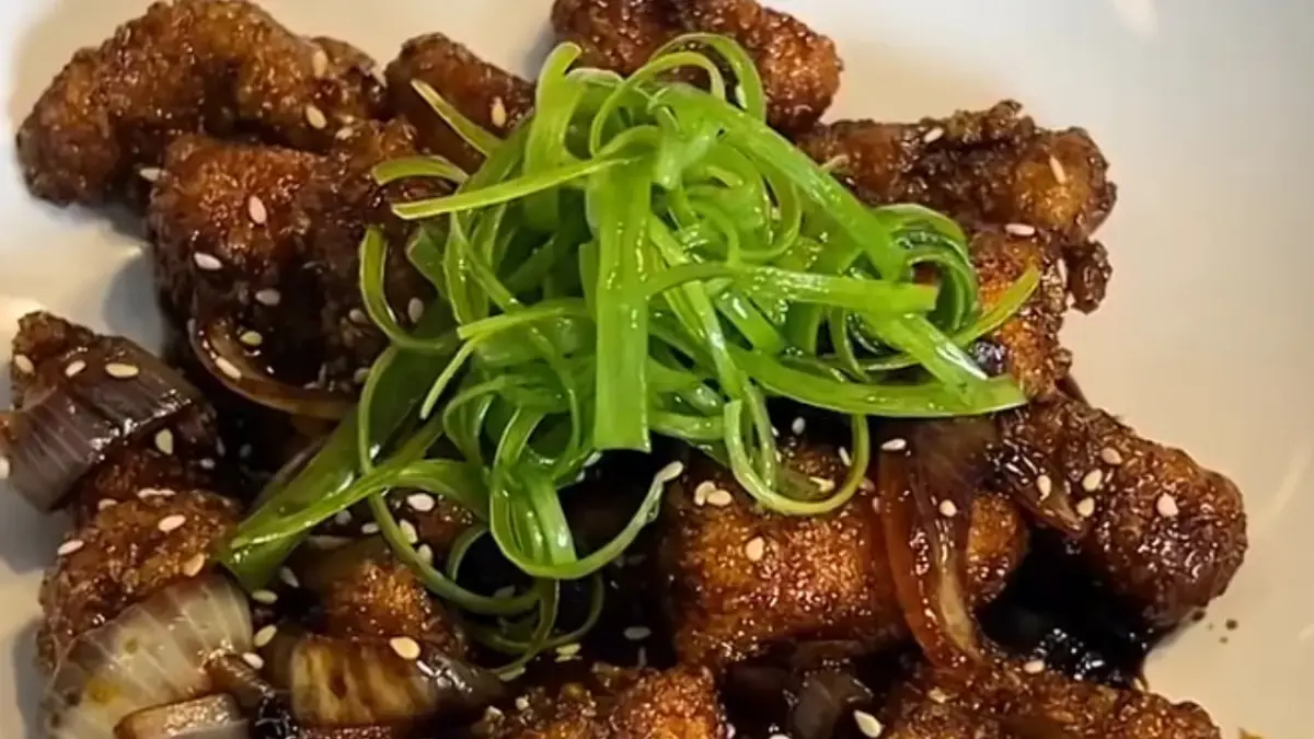 Potret ayam krispi kecap yang simple, renyah, dan gurih. (instagram.com/@_vaniawijaya)