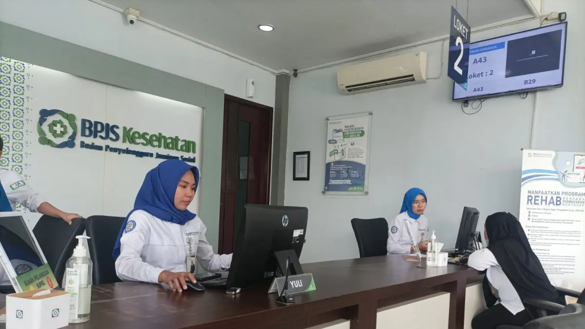PELAYANAN : Suasana pelayanan Kantor BPJS Tarakan. AGUS DIAN ZAKARIA/RADAR TARAKAN