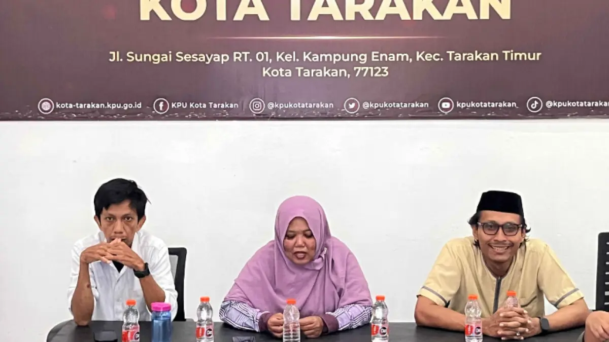 PLENO : Bawaslu Kota Tarakan saat melakukan koordinasi dengan KPU Kota Tarakan terkait pemutakhiran data pemilih. AGUS DIAN ZAKARIA/RADAR TARAKAN