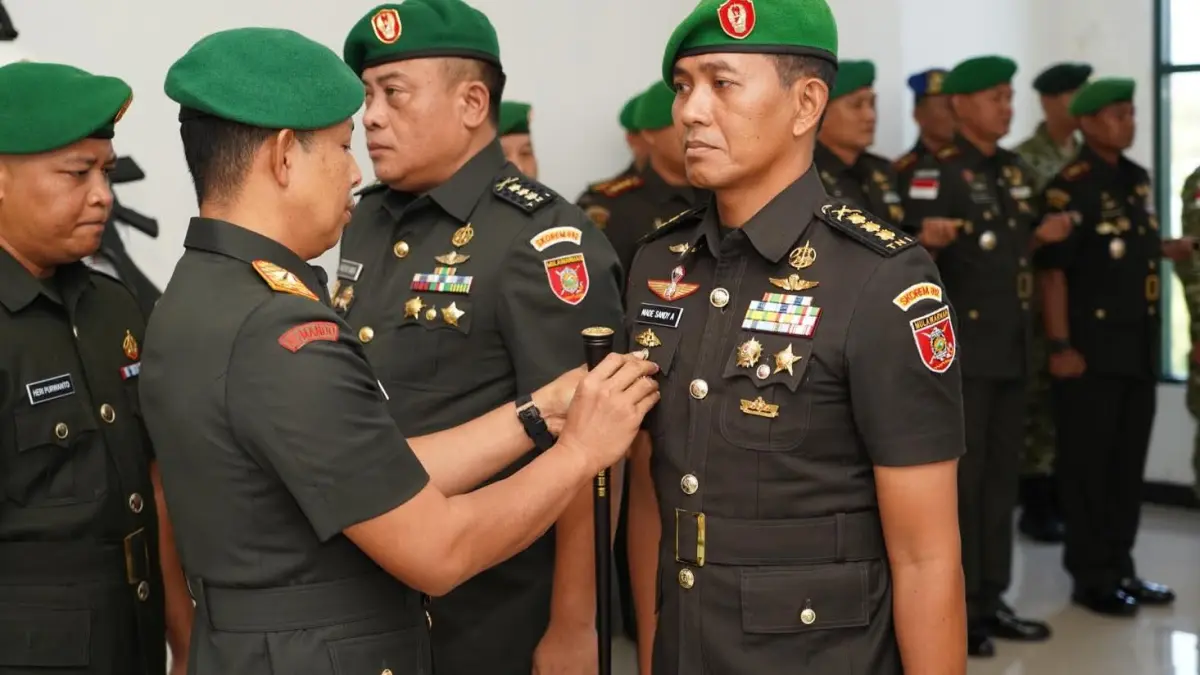 SERTIJAB : Danrem 092/Maharajalila, Brigjen TNI Mohammad Sjahroni memimpin sertijab di Makorem 092/Maharajalila, Sabtu (26/9).