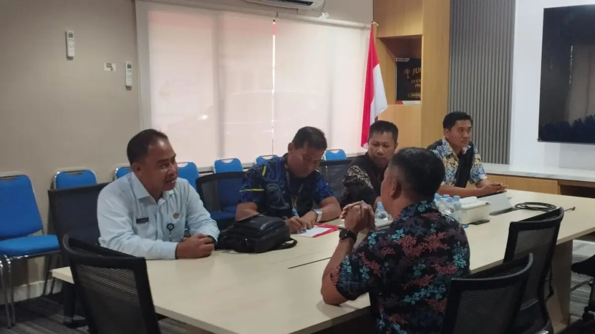 JEMPUT BOLA : Plt Kepala Bapenda Bulungan Adi Irwansyah melakukan jenput bola ke Pertamina Patra Niaga Regional Kalimantan.